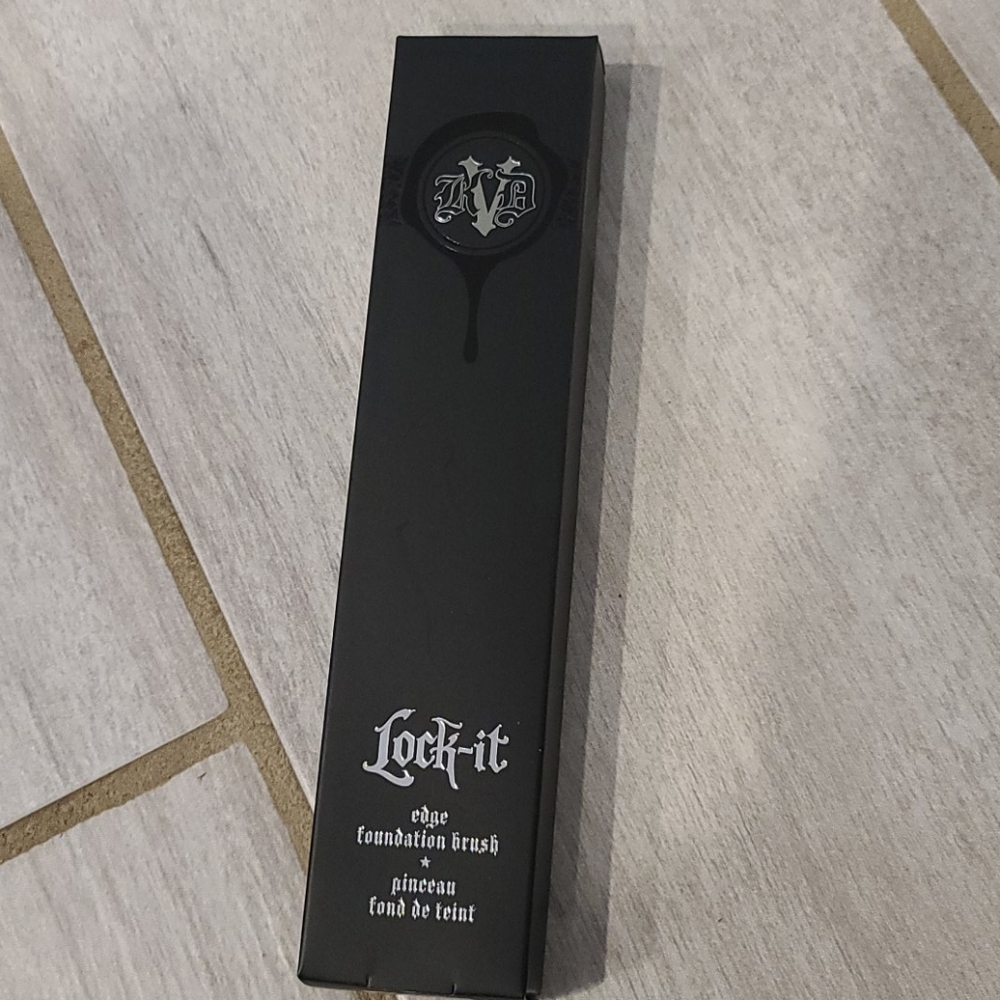 Brand new in box KVD foundation brush